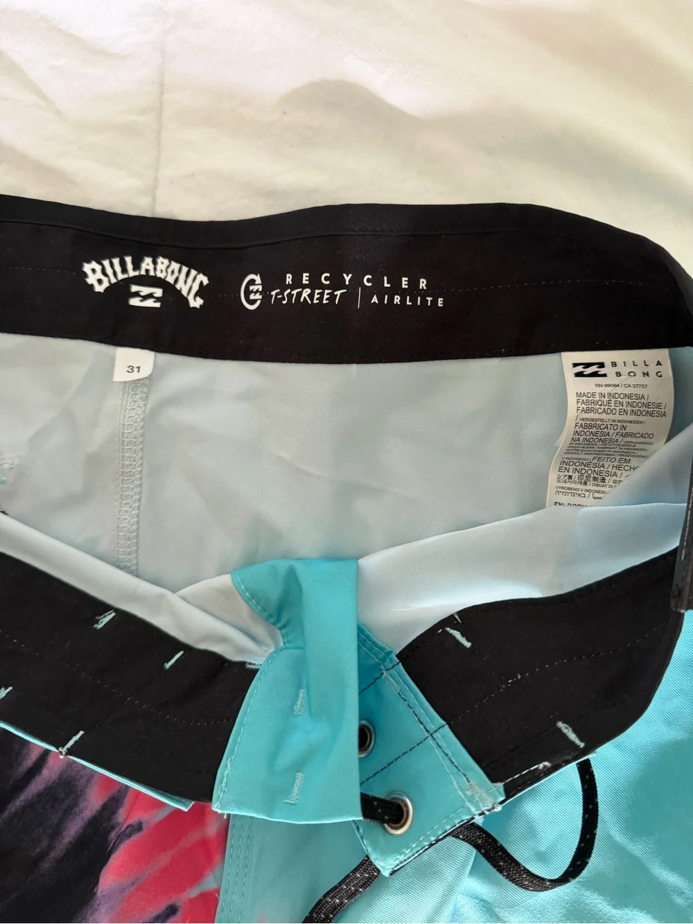 NWT Billabong men’s Teal, Black & Pink Boardshorts